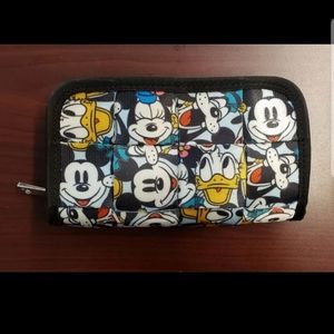 Harveys Seatbelt Disney BFF Fab 5 Classic Wallet